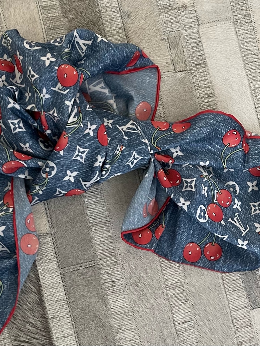 Denim Blue LV Silk Scarf - Picture 4 of 4